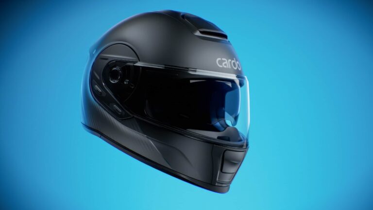 Cardo-Beyond-gt-and-gts-helmet